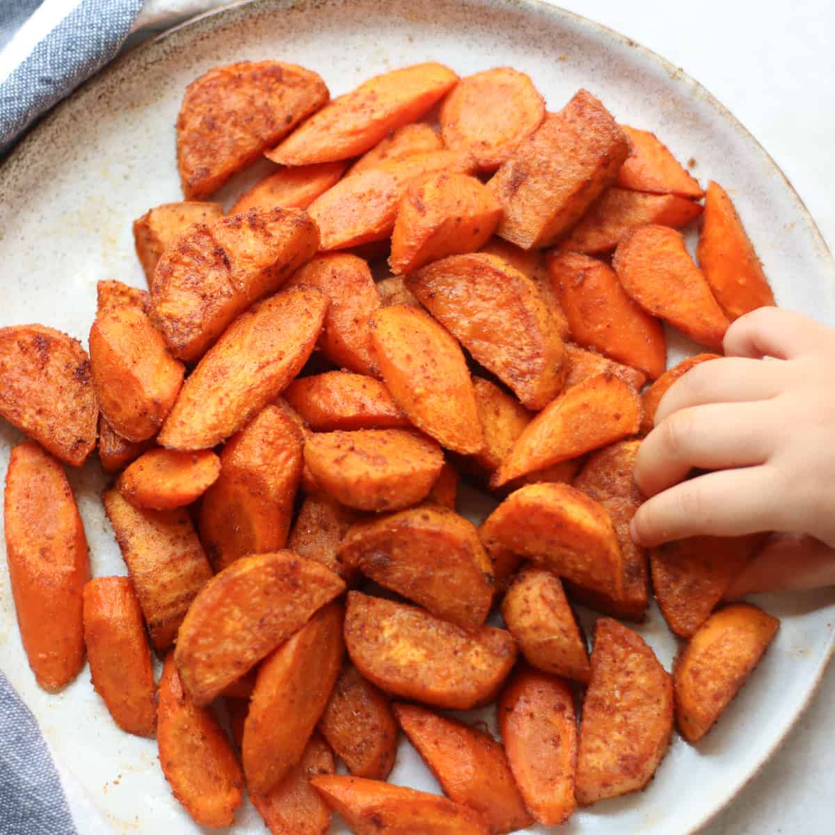 https://www.mjandhungryman.com/wp-content/uploads/2013/09/Roasted-sweet-potato-and-carrots.jpg