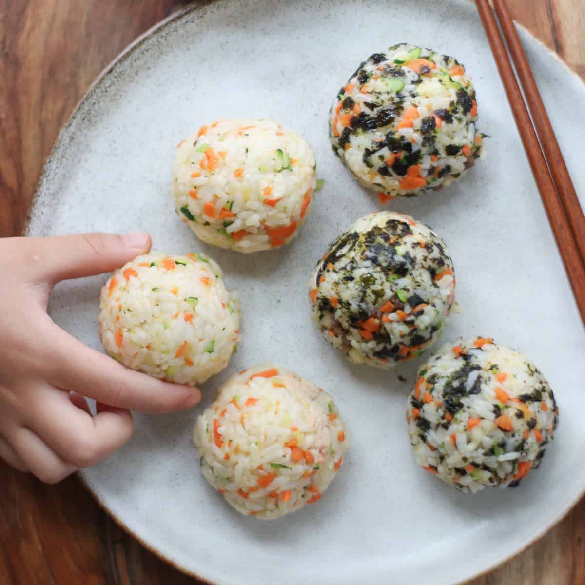 https://www.mjandhungryman.com/wp-content/uploads/2014/12/Korean-rice-balls.jpg
