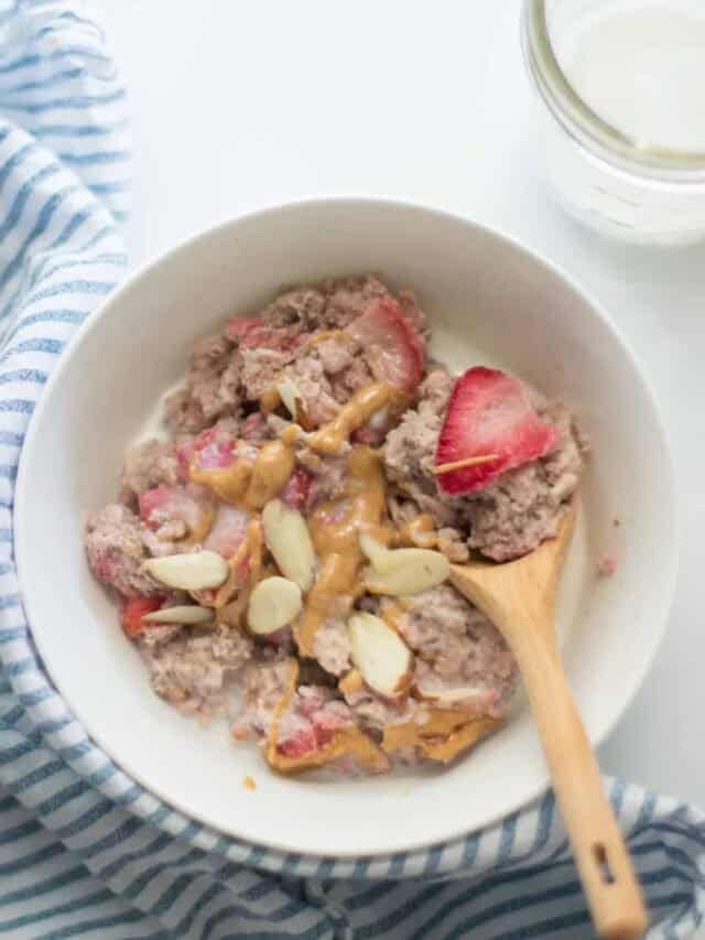 Easy Strawberry Banana Baked Oatmeal MJ and Hungryman
