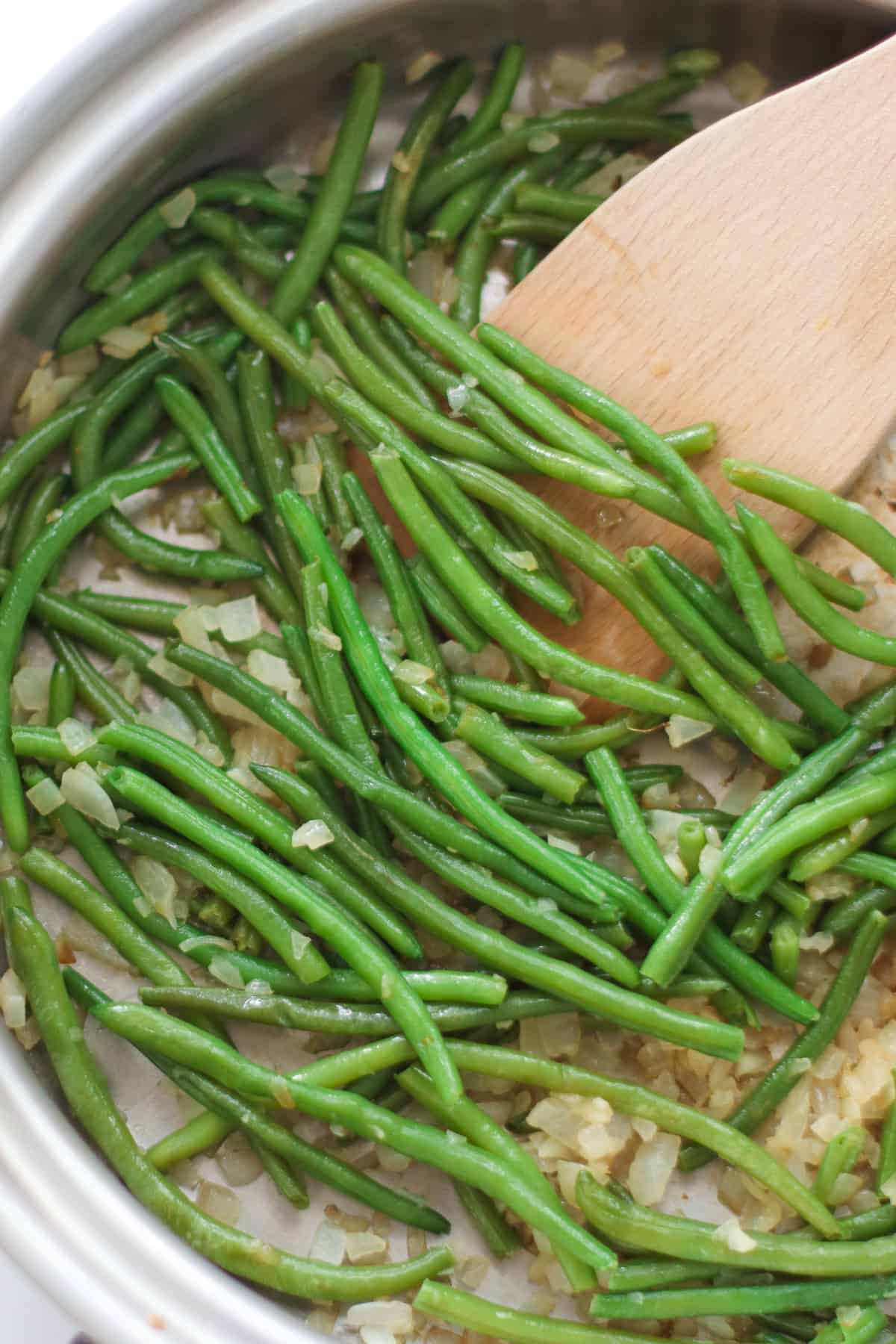 A close up shot of sauteed frozen green beans.