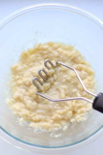 Mashed banans in a mixing bowl.